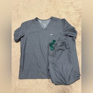 Heathered grey figs scrub set men